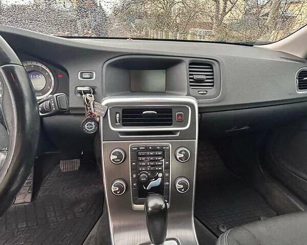 Вольво С60, объемом двигателя 2 л и пробегом 230 тыс. км за 8700 $, фото 8 на Automoto.ua