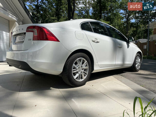 Вольво С60, об'ємом двигуна 1.98 л та пробігом 285 тис. км за 10000 $, фото 5 на Automoto.ua