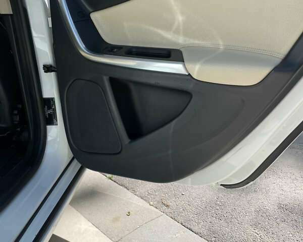 Вольво С60, об'ємом двигуна 1.98 л та пробігом 285 тис. км за 10000 $, фото 17 на Automoto.ua