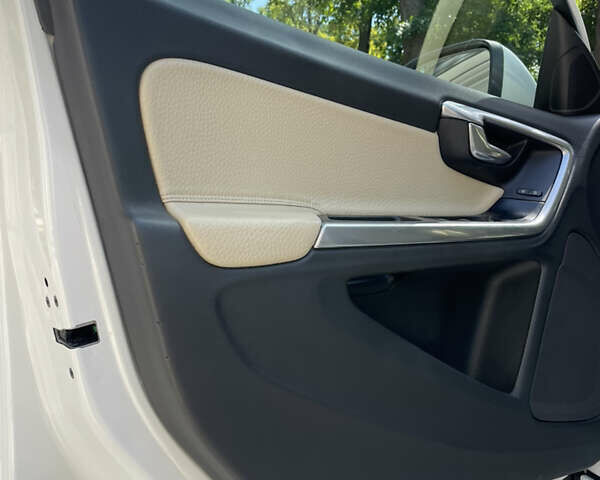 Вольво С60, об'ємом двигуна 1.98 л та пробігом 285 тис. км за 10000 $, фото 11 на Automoto.ua