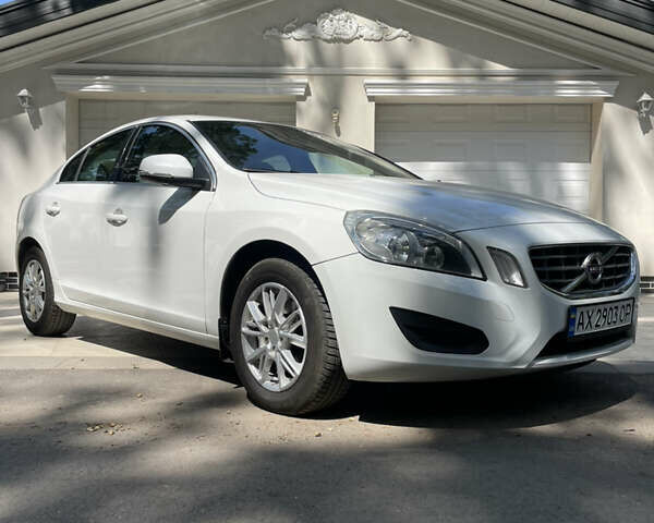 Вольво С60, об'ємом двигуна 1.98 л та пробігом 285 тис. км за 10000 $, фото 2 на Automoto.ua