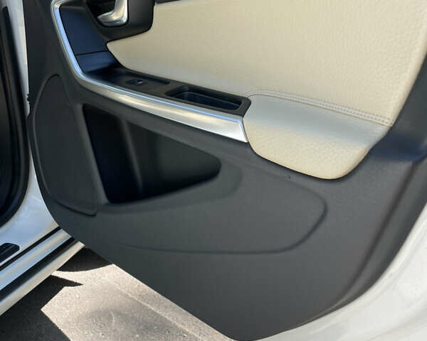 Вольво С60, об'ємом двигуна 1.98 л та пробігом 285 тис. км за 10000 $, фото 21 на Automoto.ua