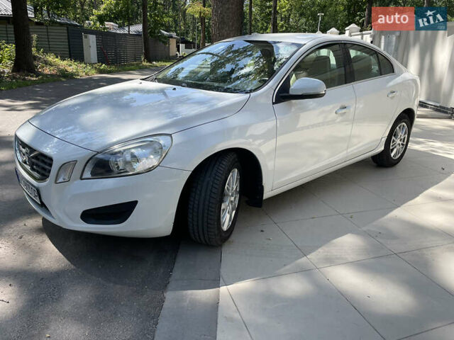 Вольво С60, об'ємом двигуна 1.98 л та пробігом 285 тис. км за 10000 $, фото 4 на Automoto.ua