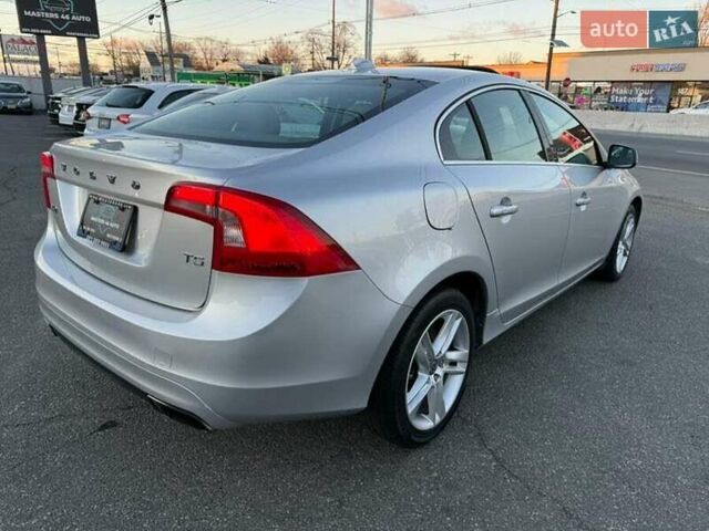 Вольво С60, объемом двигателя 2 л и пробегом 162 тыс. км за 2000 $, фото 2 на Automoto.ua