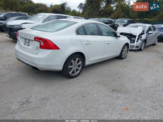 Вольво С60 2015 у Києві на Automoto.ua Вольво С60, об'ємом двигуна 2.5 л та пробігом 189 тис. км за 1500 $, фото 2 на Automoto.ua