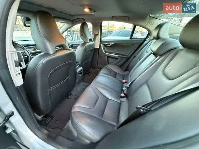 Вольво С60, объемом двигателя 2 л и пробегом 162 тыс. км за 2000 $, фото 17 на Automoto.ua