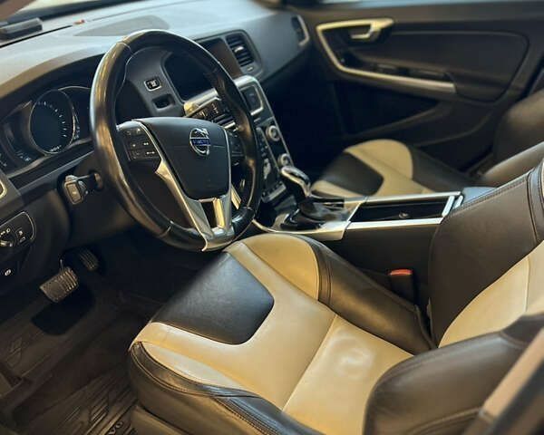 Вольво С60, объемом двигателя 2.5 л и пробегом 181 тыс. км за 15900 $, фото 8 на Automoto.ua