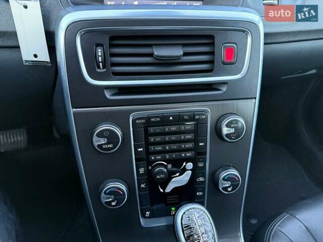 Вольво С60, объемом двигателя 2 л и пробегом 162 тыс. км за 2000 $, фото 11 на Automoto.ua