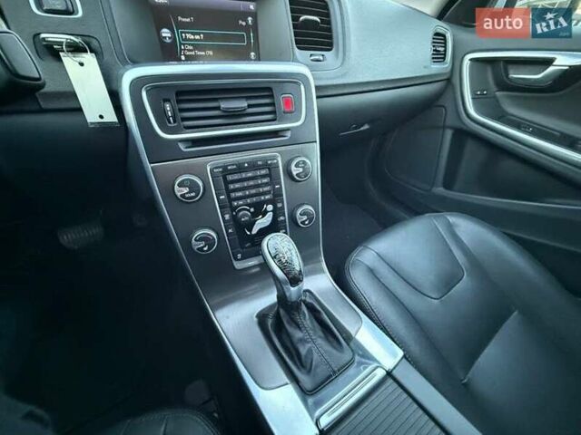 Вольво С60, объемом двигателя 2 л и пробегом 162 тыс. км за 2000 $, фото 12 на Automoto.ua