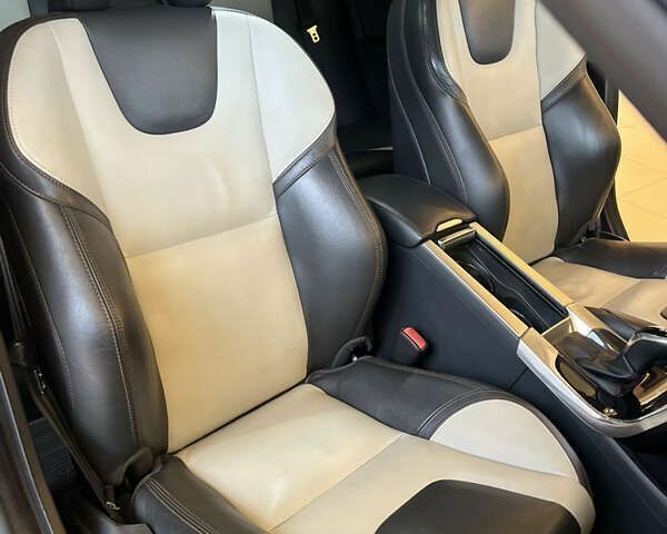 Вольво С60, объемом двигателя 2.5 л и пробегом 181 тыс. км за 15900 $, фото 11 на Automoto.ua