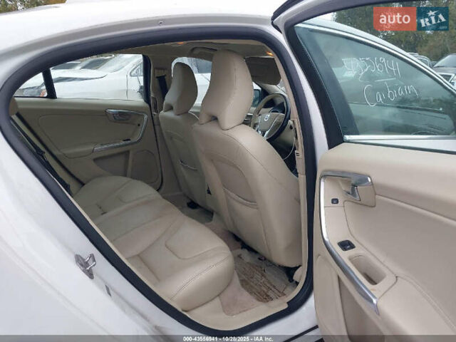 Вольво С60 2015 у Києві на Automoto.ua Вольво С60, об'ємом двигуна 2.5 л та пробігом 189 тис. км за 1500 $, фото 6 на Automoto.ua