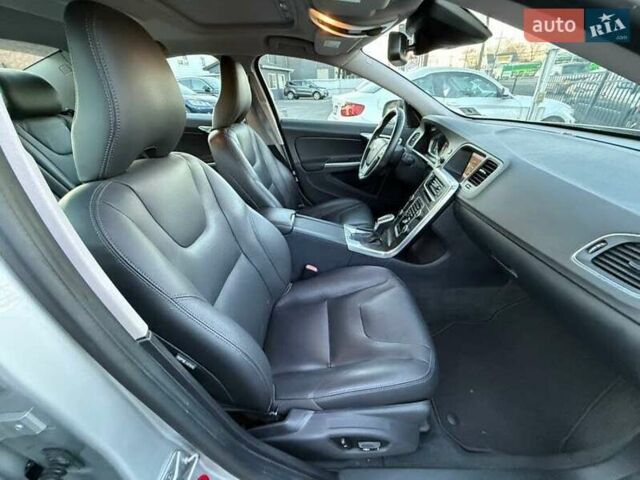 Вольво С60, объемом двигателя 2 л и пробегом 162 тыс. км за 2000 $, фото 15 на Automoto.ua