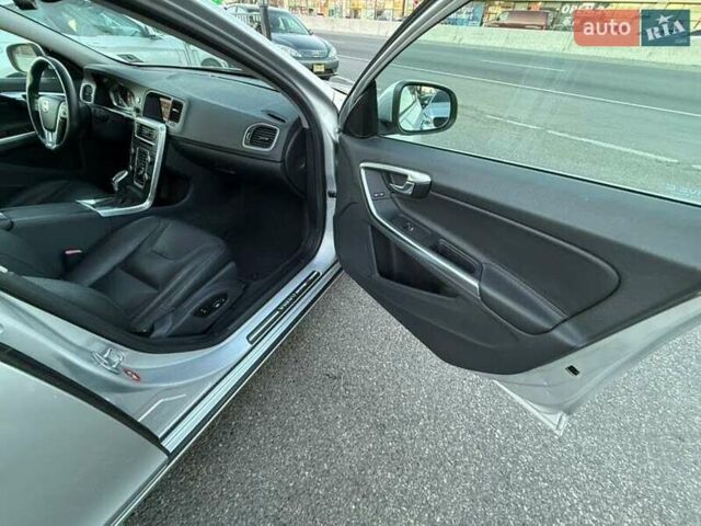 Вольво С60, объемом двигателя 2 л и пробегом 162 тыс. км за 2000 $, фото 10 на Automoto.ua