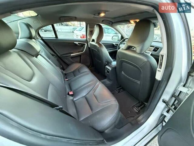 Вольво С60, объемом двигателя 2 л и пробегом 162 тыс. км за 2000 $, фото 8 на Automoto.ua