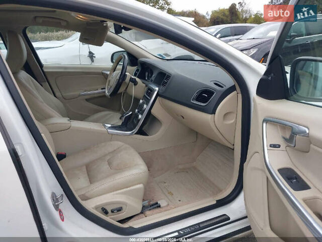 Вольво С60 2015 у Києві на Automoto.ua Вольво С60, об'ємом двигуна 2.5 л та пробігом 189 тис. км за 1500 $, фото 3 на Automoto.ua