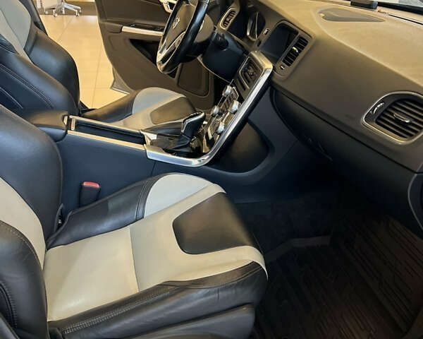 Вольво С60, объемом двигателя 2.5 л и пробегом 181 тыс. км за 15900 $, фото 10 на Automoto.ua