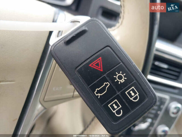 Вольво С60 2015 у Києві на Automoto.ua Вольво С60, об'ємом двигуна 2.5 л та пробігом 189 тис. км за 1500 $, фото 9 на Automoto.ua