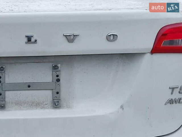 Вольво С60 2015 у Києві на Automoto.ua Вольво С60, об'ємом двигуна 2.5 л та пробігом 189 тис. км за 1500 $, фото 14 на Automoto.ua