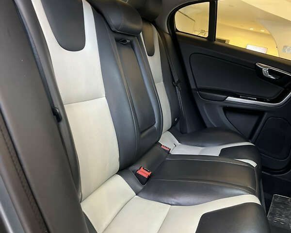 Вольво С60, объемом двигателя 2.5 л и пробегом 181 тыс. км за 15900 $, фото 12 на Automoto.ua