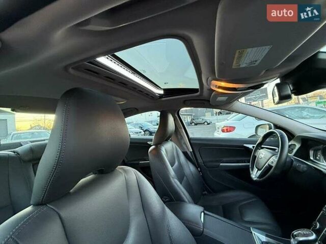 Вольво С60, объемом двигателя 2 л и пробегом 162 тыс. км за 2000 $, фото 9 на Automoto.ua