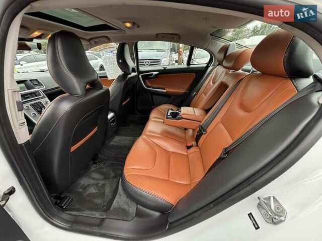 Вольво С60, объемом двигателя 2 л и пробегом 105 тыс. км за 2700 $, фото 5 на Automoto.ua