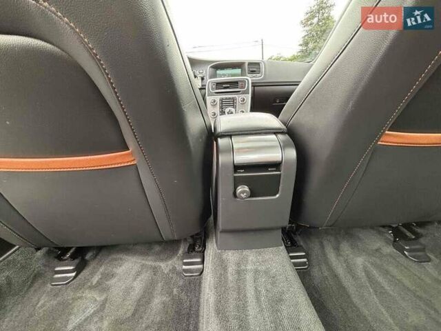 Вольво С60, объемом двигателя 2 л и пробегом 105 тыс. км за 2700 $, фото 12 на Automoto.ua