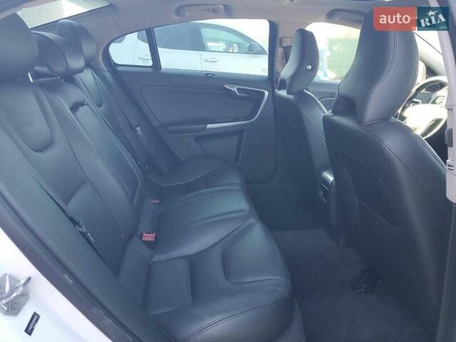 Вольво С60, объемом двигателя 1.97 л и пробегом 160 тыс. км за 3100 $, фото 9 на Automoto.ua