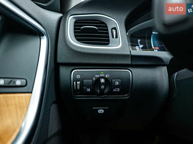 Вольво С60, объемом двигателя 2 л и пробегом 132 тыс. км за 18224 $, фото 13 на Automoto.ua