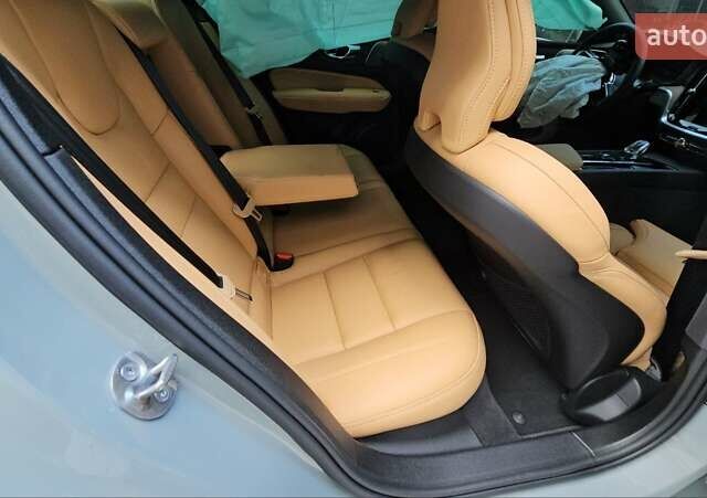 Вольво С60, объемом двигателя 1.97 л и пробегом 8 тыс. км за 16800 $, фото 78 на Automoto.ua
