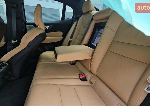 Вольво С60, объемом двигателя 1.97 л и пробегом 8 тыс. км за 16800 $, фото 72 на Automoto.ua