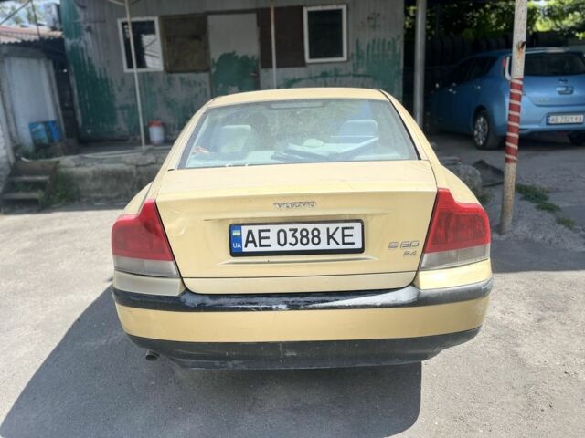 Вольво С60 2001 в Днепре (Днепропетровске) на Automoto.ua Желтый Вольво С60, объемом двигателя 2.4 л и пробегом 375 тыс. км за 3700 $, фото 2 на Automoto.ua