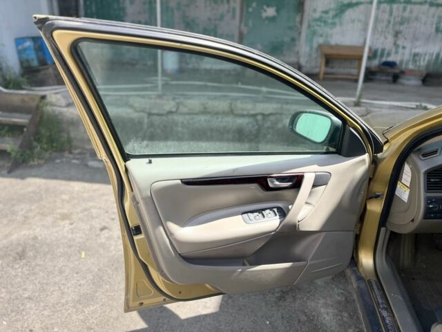 Вольво С60 2001 в Днепре (Днепропетровске) на Automoto.ua Желтый Вольво С60, объемом двигателя 2.4 л и пробегом 375 тыс. км за 3700 $, фото 6 на Automoto.ua