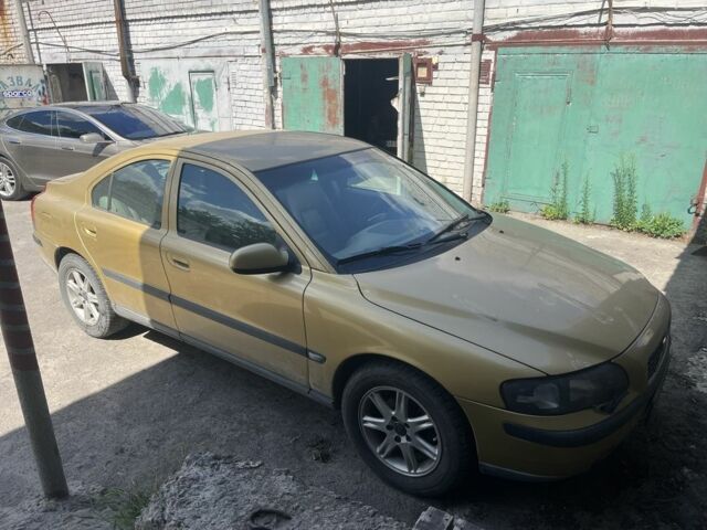 Жовтий Вольво С60, об'ємом двигуна 2.4 л та пробігом 375 тис. км за 3700 $, фото 4 на Automoto.ua