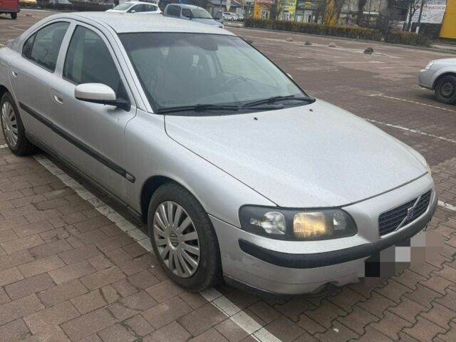 Серый Вольво С60, объемом двигателя 2.4 л и пробегом 376 тыс. км за 2330 $, фото 1 на Automoto.ua