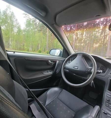 Серый Вольво С60, объемом двигателя 2.4 л и пробегом 407 тыс. км за 3900 $, фото 3 на Automoto.ua