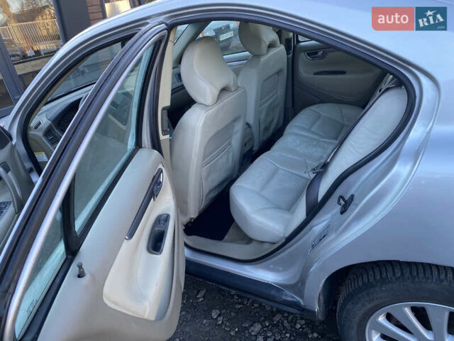 Серый Вольво С60, объемом двигателя 2.32 л и пробегом 231 тыс. км за 3900 $, фото 9 на Automoto.ua