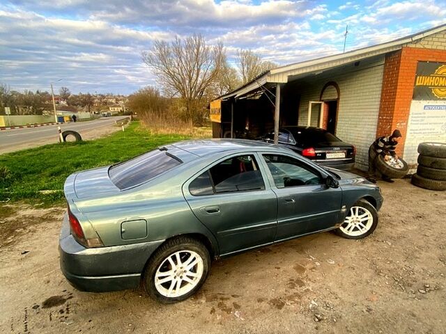 Серый Вольво С60, объемом двигателя 2.3 л и пробегом 0 тыс. км за 3000 $, фото 6 на Automoto.ua