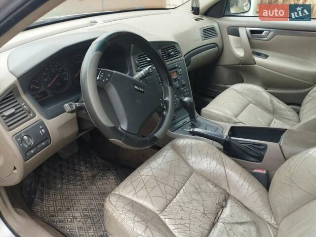 Вольво С60 2001 в Славуте на Automoto.ua Серый Вольво С60, объемом двигателя 2.32 л и пробегом 230 тыс. км за 3380 $, фото 2 на Automoto.ua