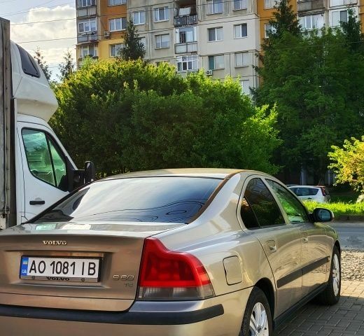 Сірий Вольво С60, об'ємом двигуна 2 л та пробігом 400 тис. км за 2300 $, фото 6 на Automoto.ua