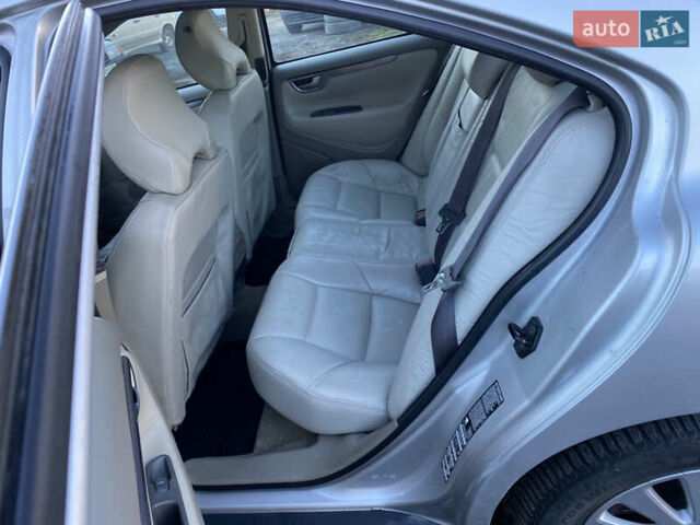 Серый Вольво С60, объемом двигателя 2.32 л и пробегом 231 тыс. км за 3900 $, фото 8 на Automoto.ua