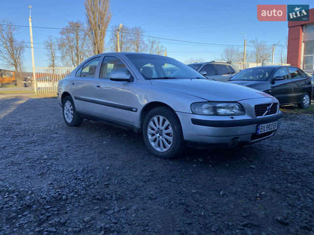 Серый Вольво С60, объемом двигателя 2.32 л и пробегом 231 тыс. км за 3900 $, фото 3 на Automoto.ua