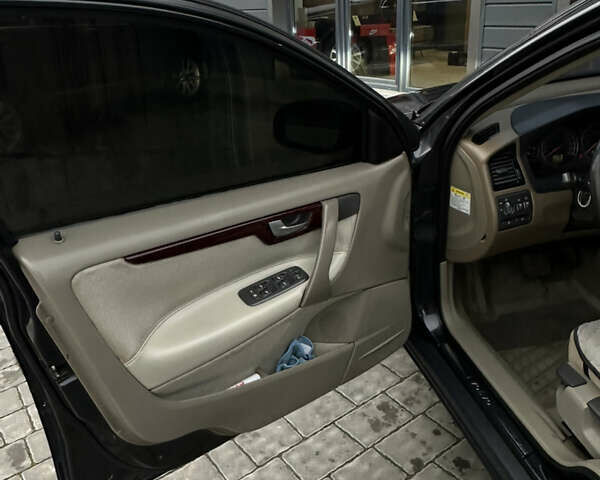 Серый Вольво С60, объемом двигателя 2.4 л и пробегом 328 тыс. км за 4999 $, фото 9 на Automoto.ua