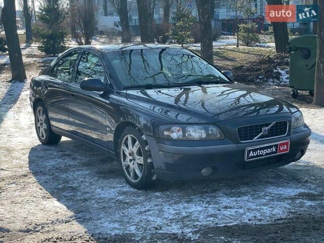 Серый Вольво С60, объемом двигателя 2.4 л и пробегом 291 тыс. км за 4990 $, фото 2 на Automoto.ua