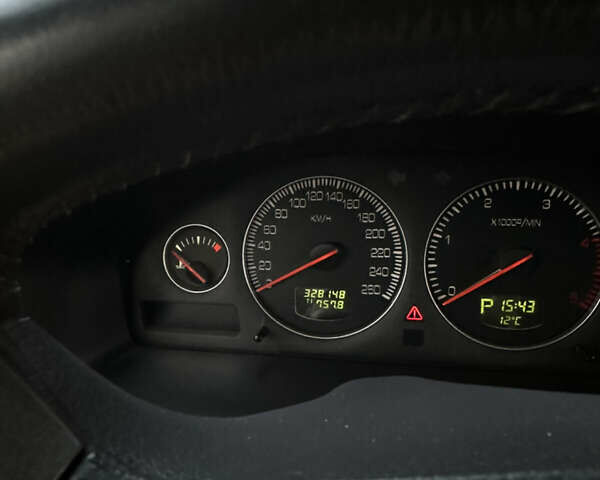 Серый Вольво С60, объемом двигателя 2.4 л и пробегом 328 тыс. км за 4999 $, фото 12 на Automoto.ua