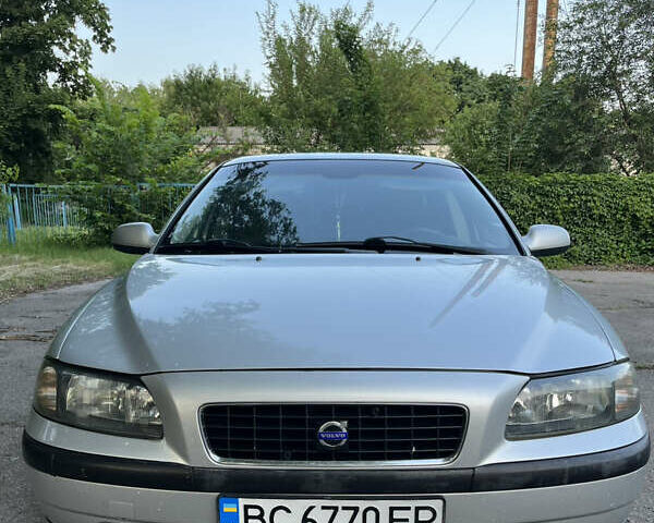 Серый Вольво С60, объемом двигателя 2.4 л и пробегом 365 тыс. км за 3900 $, фото 4 на Automoto.ua