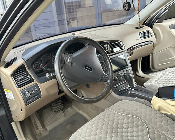 Серый Вольво С60, объемом двигателя 2.4 л и пробегом 328 тыс. км за 4999 $, фото 7 на Automoto.ua