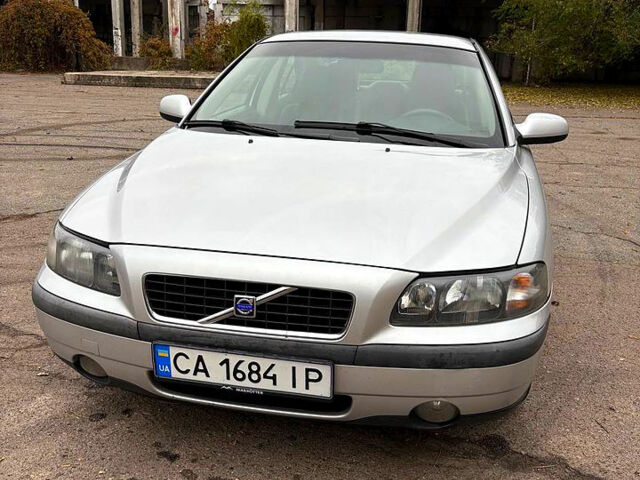 Сірий Вольво С60, об'ємом двигуна 2.4 л та пробігом 385 тис. км за 4300 $, фото 3 на Automoto.ua