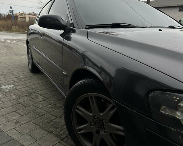 Серый Вольво С60, объемом двигателя 2.4 л и пробегом 328 тыс. км за 4999 $, фото 2 на Automoto.ua