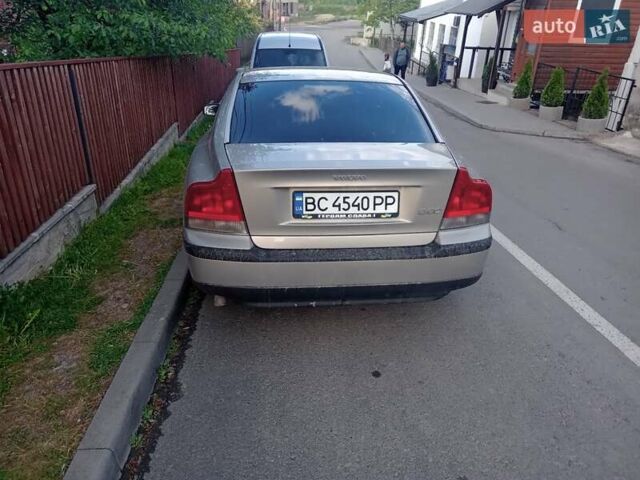 Серый Вольво С60, объемом двигателя 2.4 л и пробегом 323 тыс. км за 4500 $, фото 4 на Automoto.ua