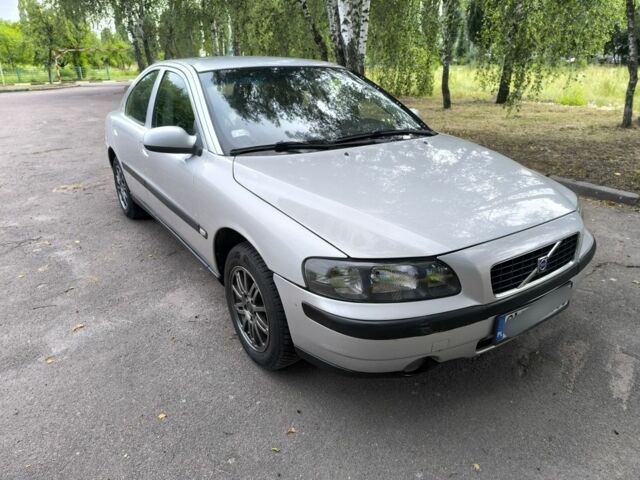 Серый Вольво С60, объемом двигателя 3 л и пробегом 290 тыс. км за 2600 $, фото 1 на Automoto.ua